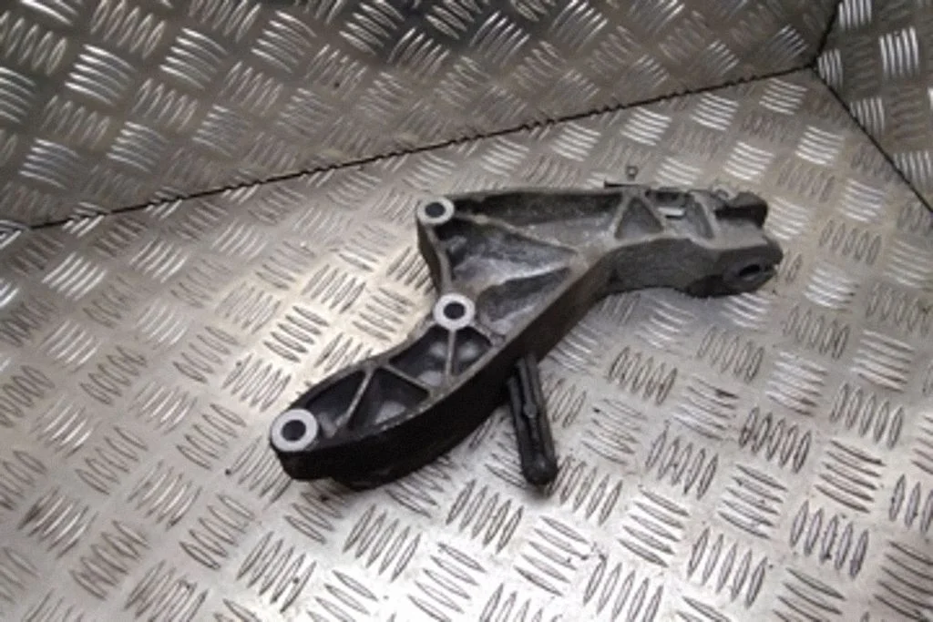 Engine mounting bracket 13125634