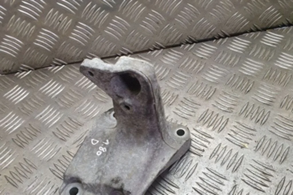 Mootori kinnituskronstein – BMW 1-seeria F20 F21 (2011-2019)