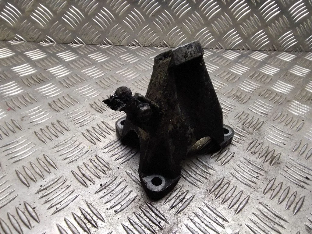 Wspornik silnika – Audi A4 S4 B6 8E 8H (2001-2005)