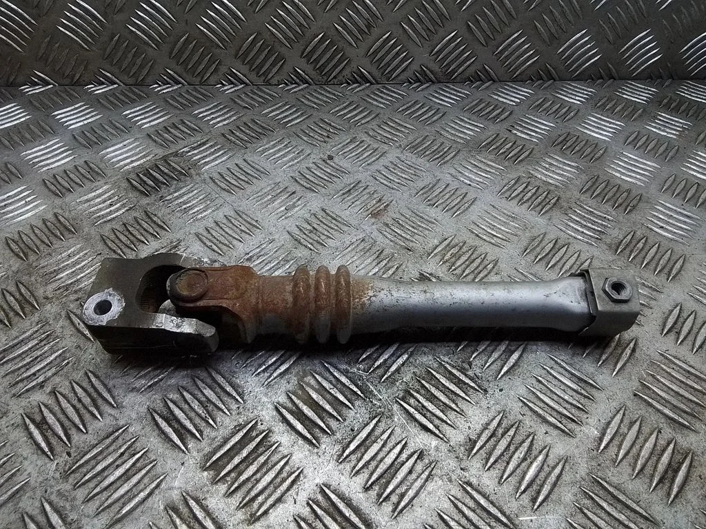 Steering column universal joint – Mercedes-Benz C-Class AMG W204 (2007-2014)