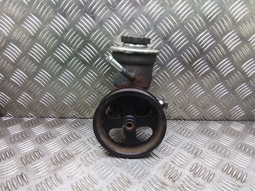 Power steering pump – Toyota Avensis T250 (2006-2009)