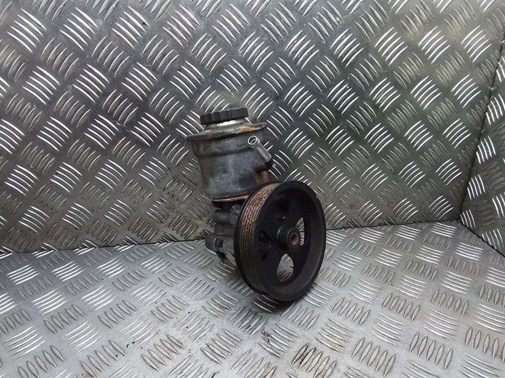 Power steering pump – Toyota Avensis T250 (2006-2009)