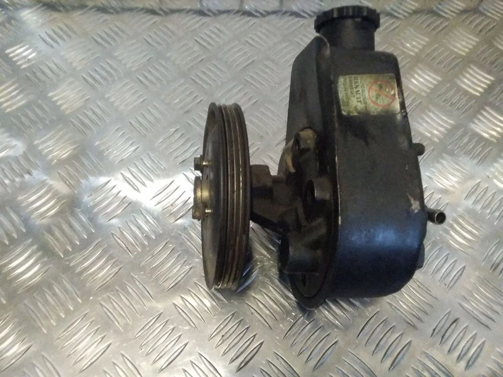 Power steering pump – Renault Megane I (1995-2002)