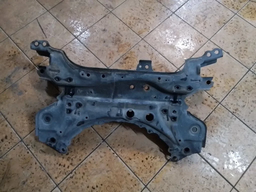 Front subframe – Toyota Prius+ (ZVW40) (2011-2018)
