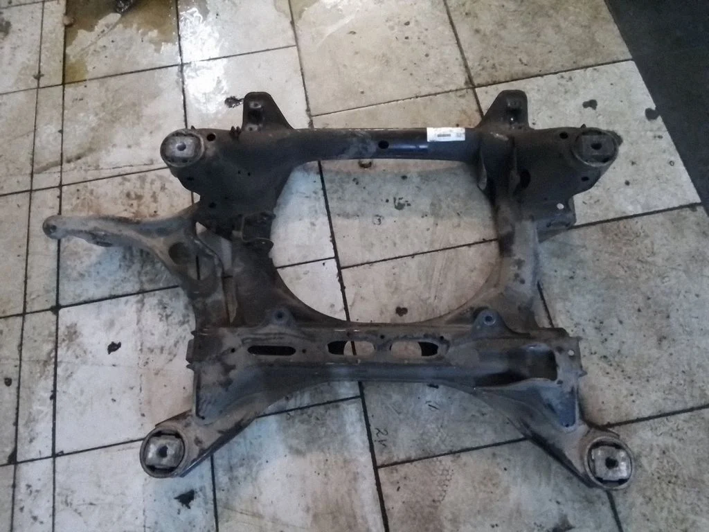 Front subframe – Audi Q7 4L (2005-2015)