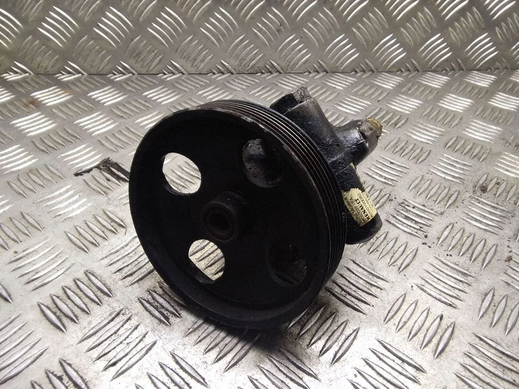Power steering pump – Renault Megane II (2002-2005)