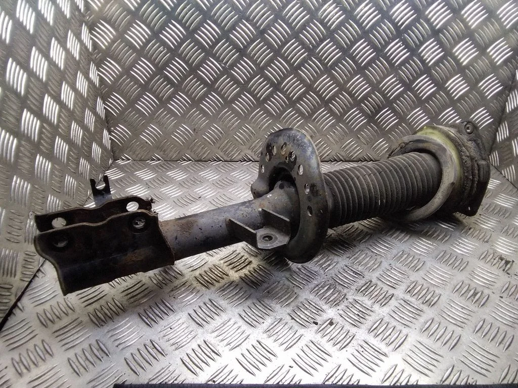 Front shock absorber/damper – Nissan Qashqai (2010-2014)