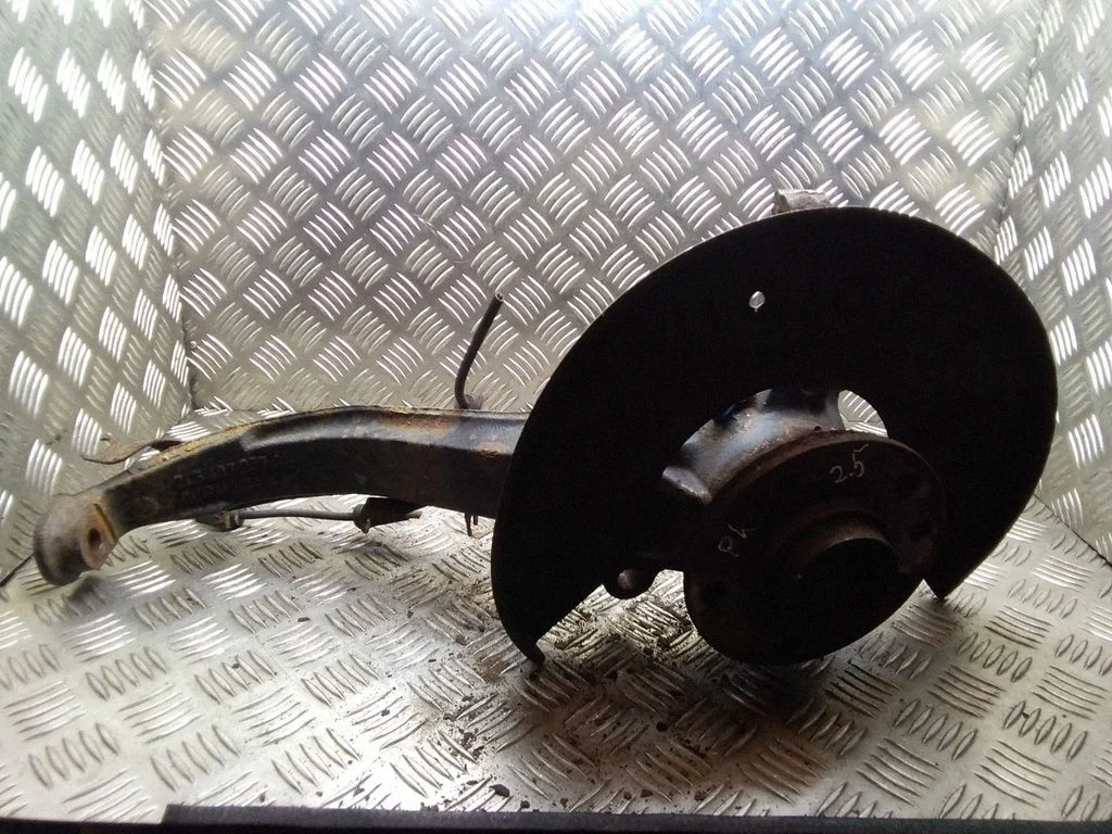 Front wheel hub – Volkswagen Touareg I (2002-2010)