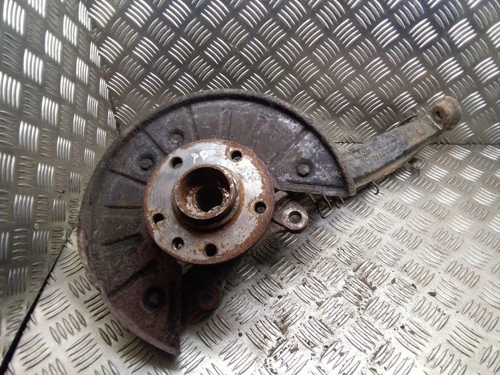 Front wheel hub – Volkswagen Touareg I (2002-2010)