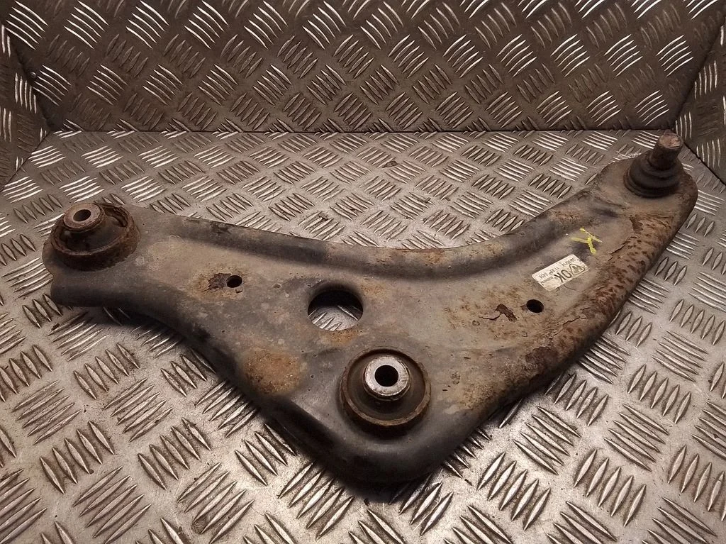 Front lower control arm/wishbone – Nissan Qashqai (2010-2014)
