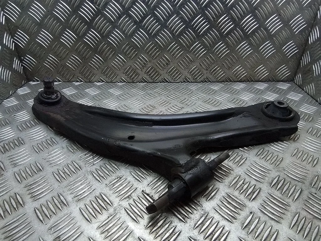 Front lower control arm/wishbone – Nissan Qashqai+2 (2010-2014)