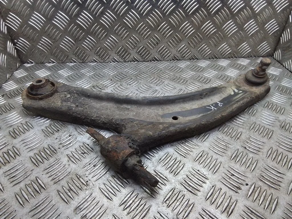 Front lower control arm/wishbone – Nissan Qashqai+2 (2008-2010)