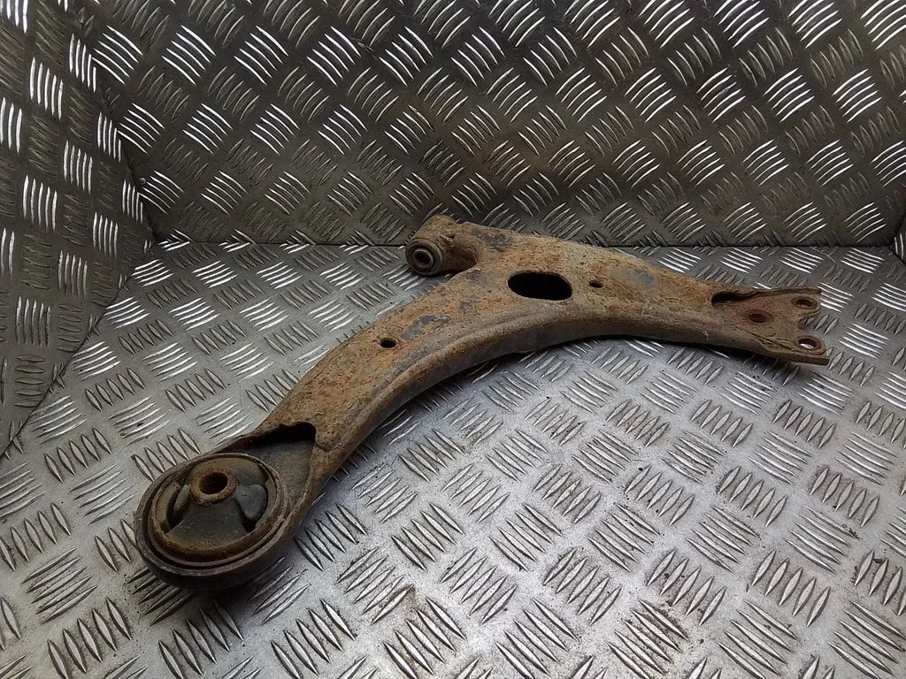 Wahacz przedni dolny – Toyota Prius (XW20) (2003-2009)