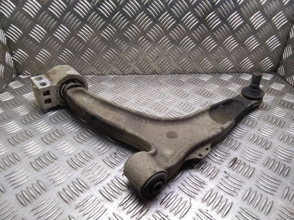 Front lower control arm/wishbone – left