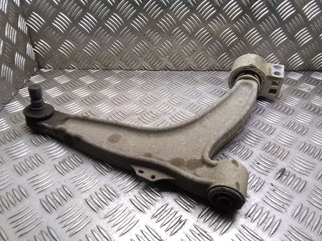 Front lower control arm/wishbone – right