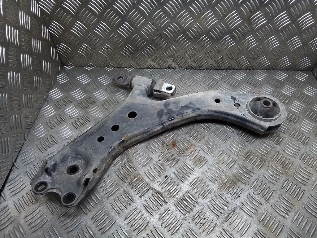 Front lower control arm/wishbone – Lexus ES VII XZ10 (2018-2021)
