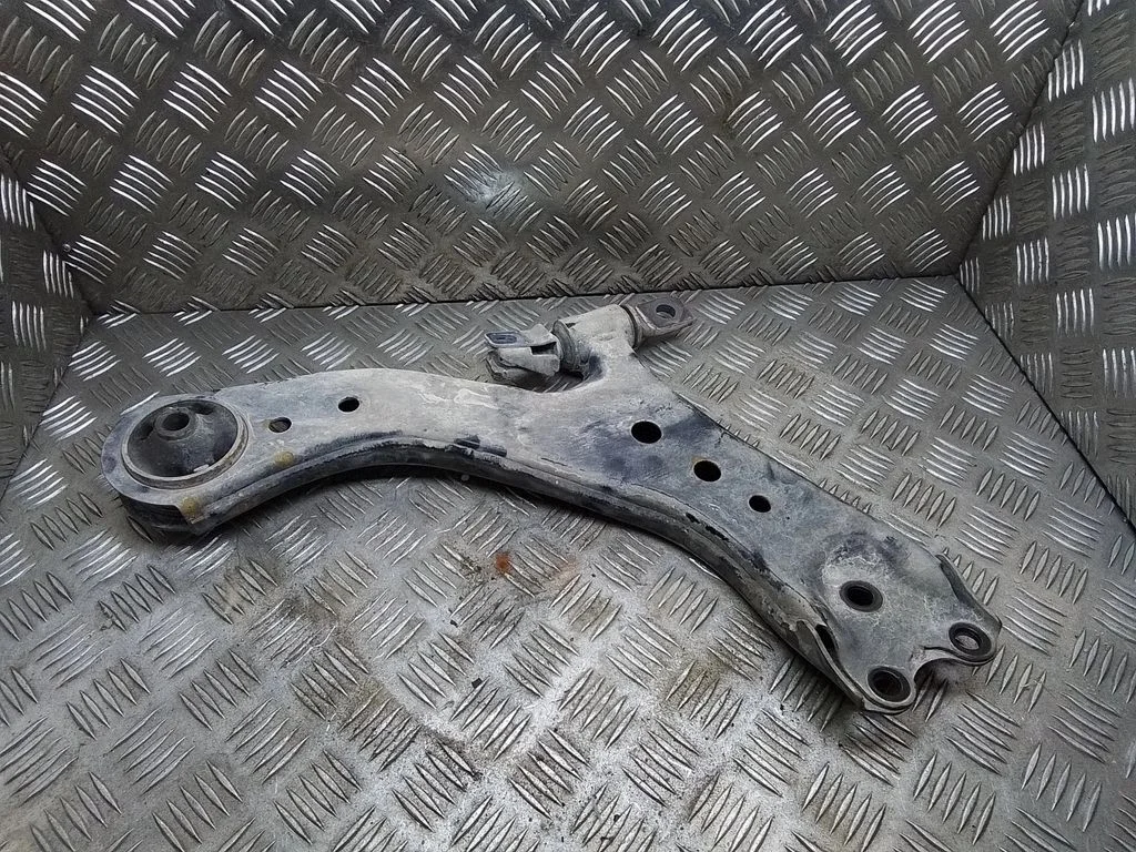 Front lower control arm/wishbone – Lexus ES VII XZ10 (2018-2021)