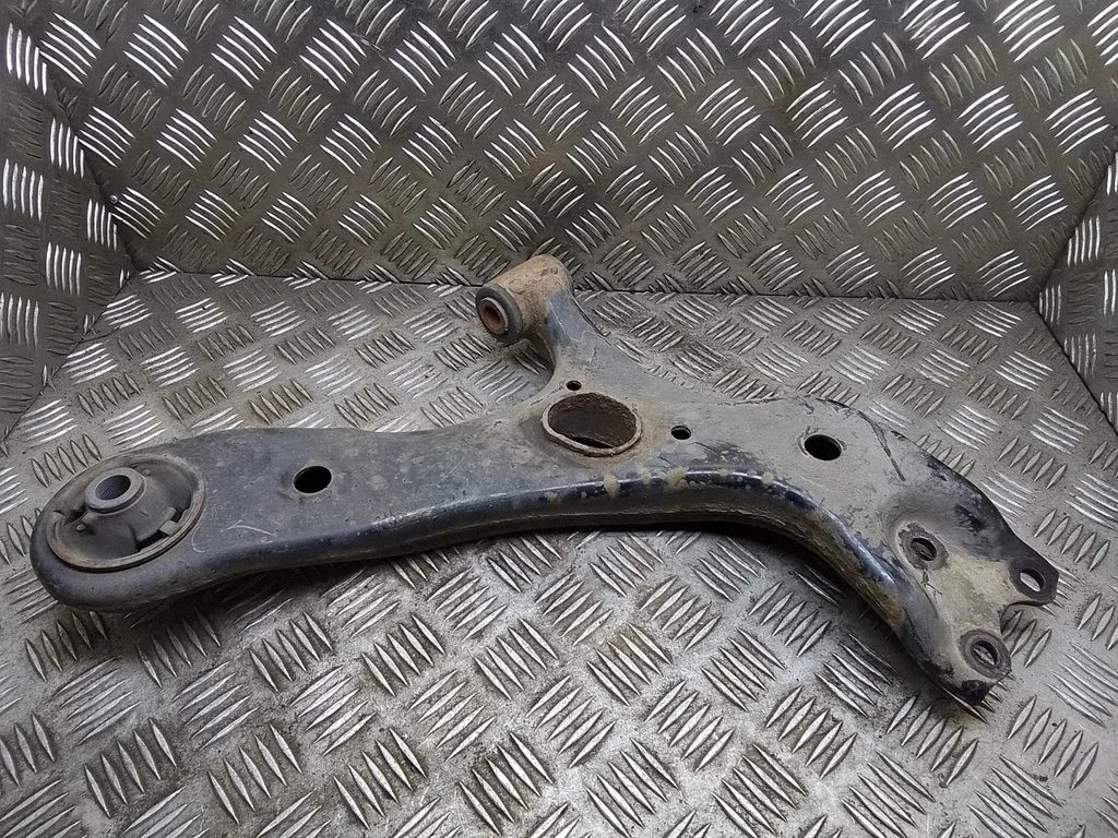 Wahacz przedni dolny – Toyota Prius+ (ZVW40) (2011-2018)