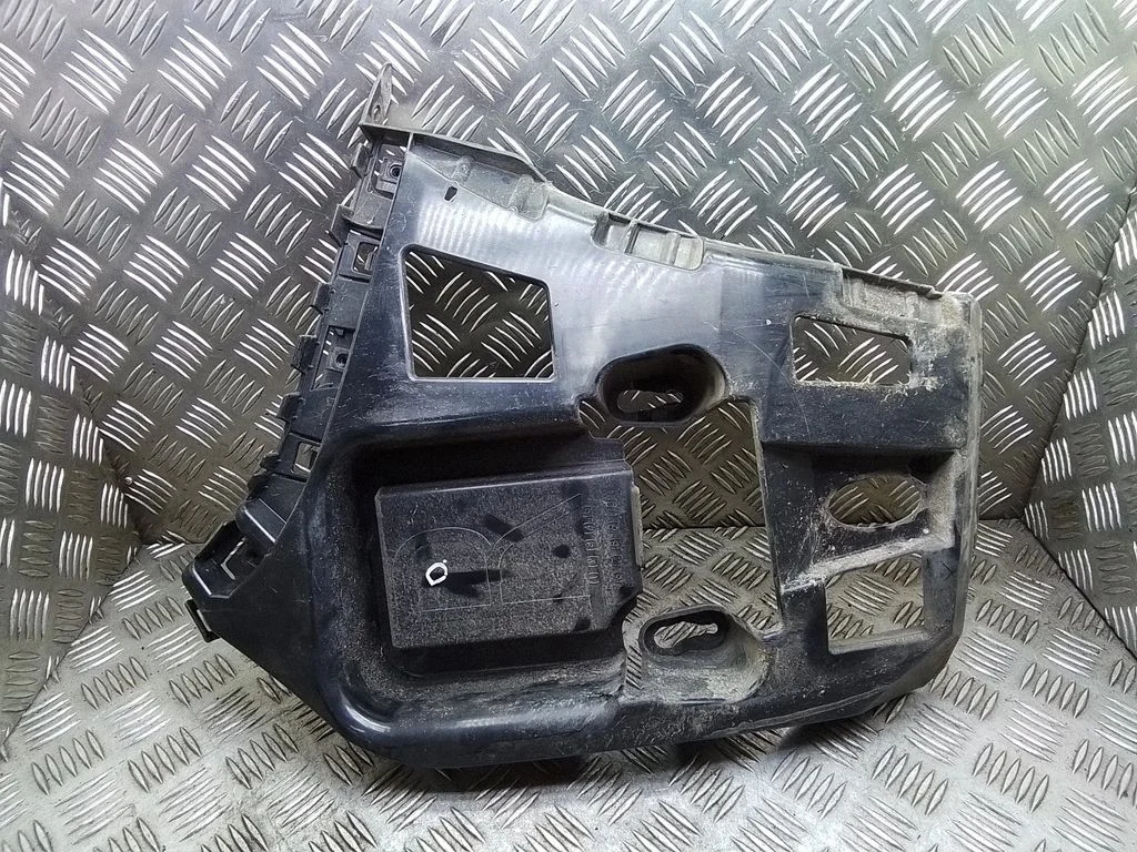 Rear bumper mounting bracket – BMW 1 Series F20 F21 (2011-2019)