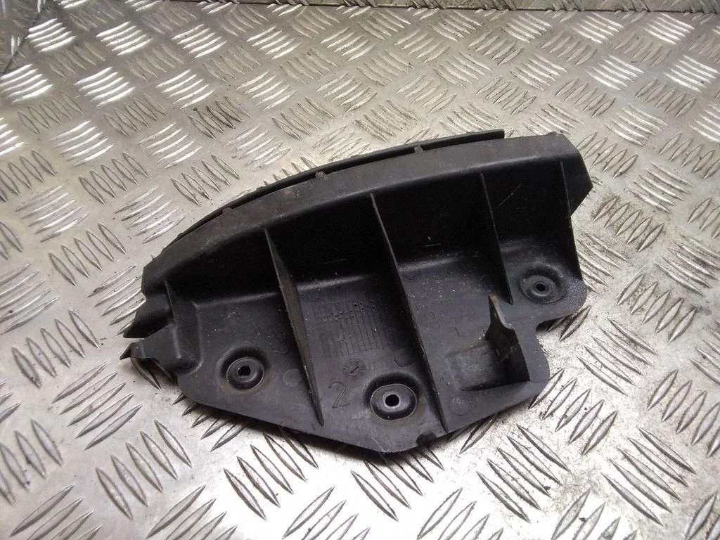 Tagumise kaitseraua kinnitusklamber – Audi A3 S3 8P (2003-2012)