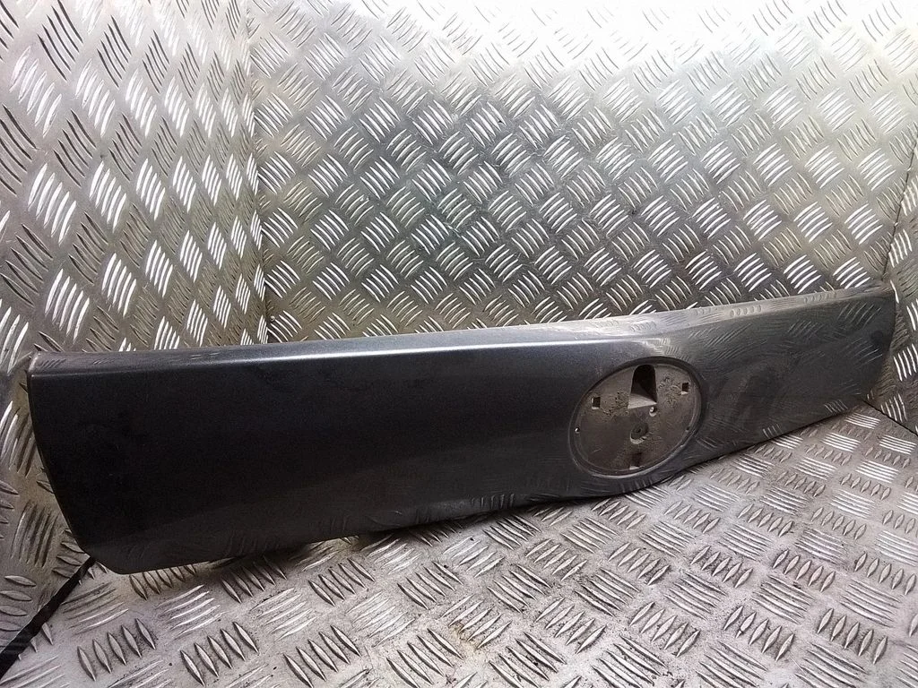 Trunk door license plate light bar – Toyota Prius+ (ZVW40) (2011-2018)