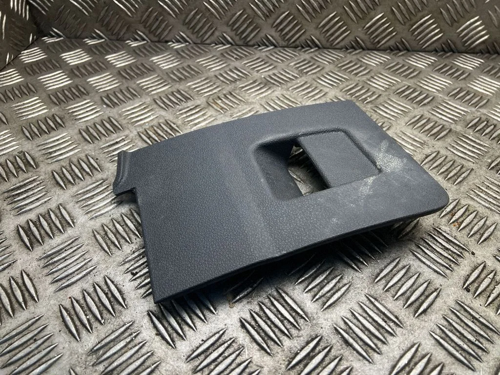 Panel trim 9T1614A175