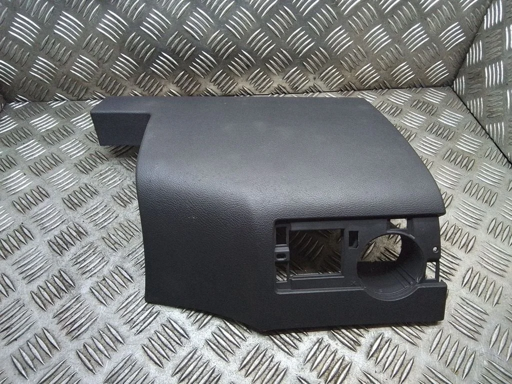 Panel trim – Volkswagen Multivan T5 (2003-2015)