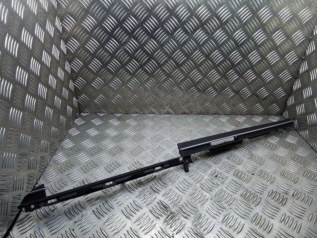 Paneļa apdare – Toyota Prius (XW30) (2009-2015)