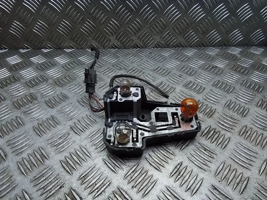 Tail light bulb cover holder – Ford Galaxy (2000-2006)