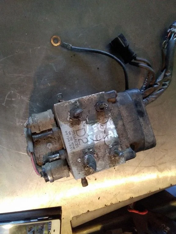 ABS block – Subaru Legacy (1999-2003)