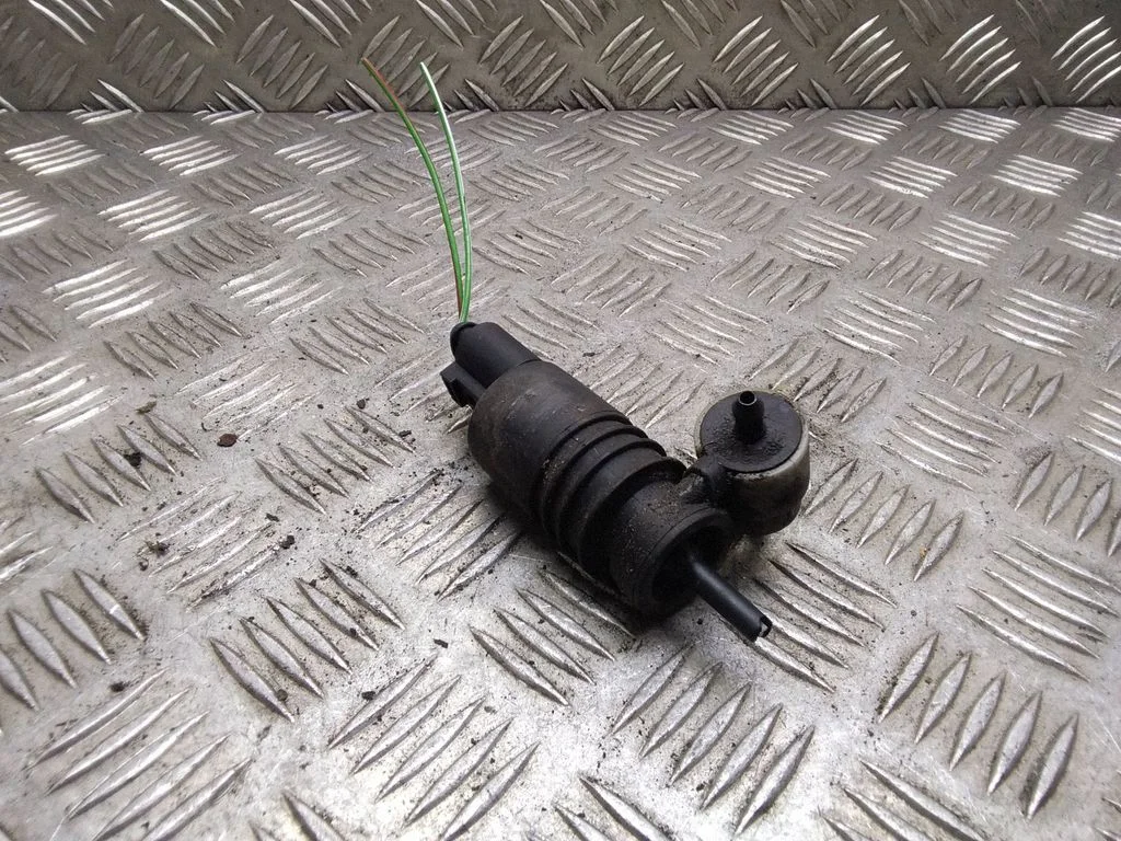 Windscreen/windshield washer pump – Volkswagen Golf Plus (2005-2013)