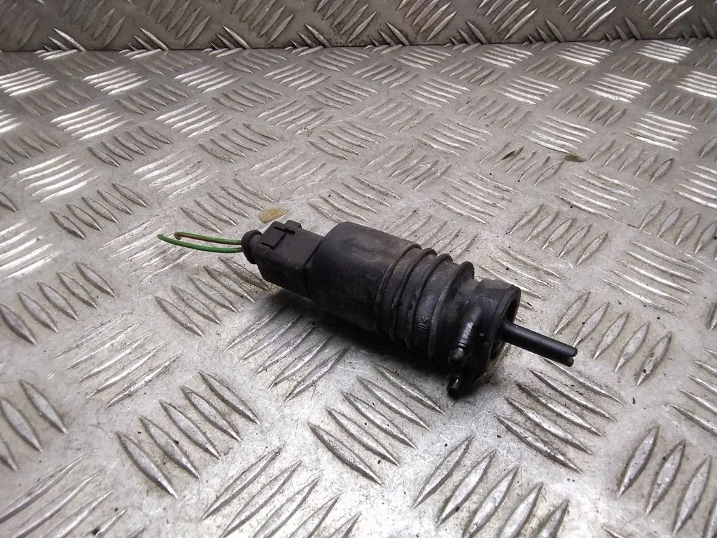 Windscreen/windshield washer pump – Volkswagen Golf Plus (2005-2013)