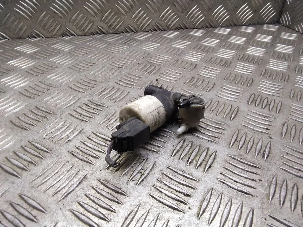 Klaasipesuvedeliku pump (klaaside) AV6117K624AA