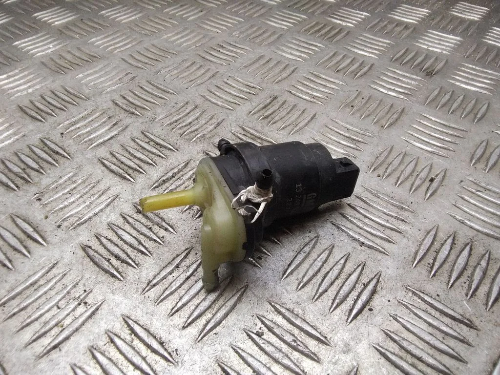 Klaasipesuvedeliku pump (klaaside) – Opel Astra H (2004-2012)