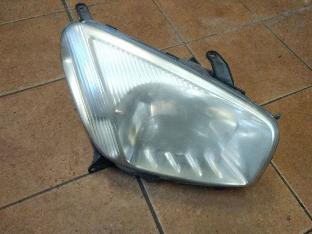 Headlight/headlamp – Toyota RAV 4 (XA20) (2000-2005)