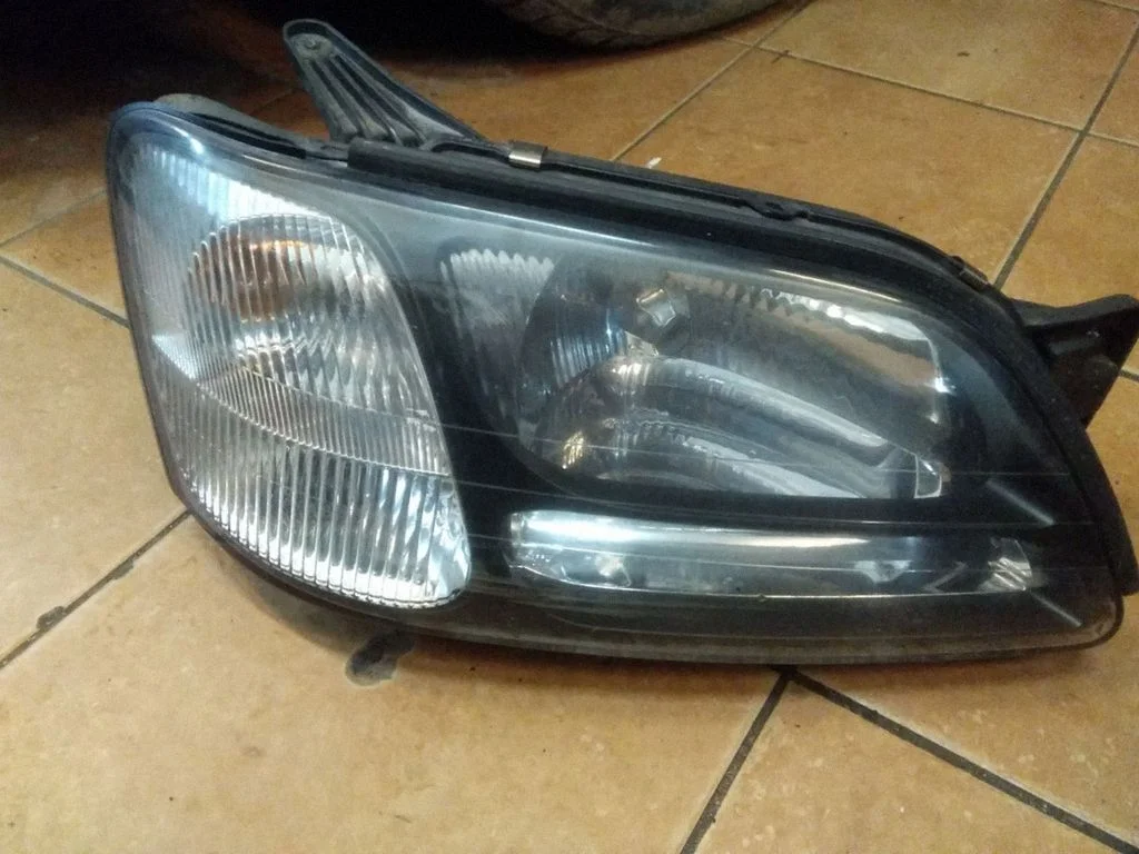 Reflektor – Subaru Legacy (1999-2003)
