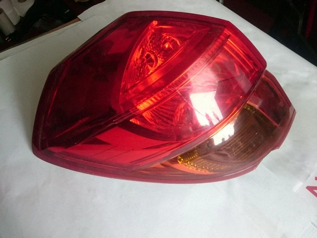 Aizmugurējais lukturis virsbūvē – Subaru Outback (2004-2006)