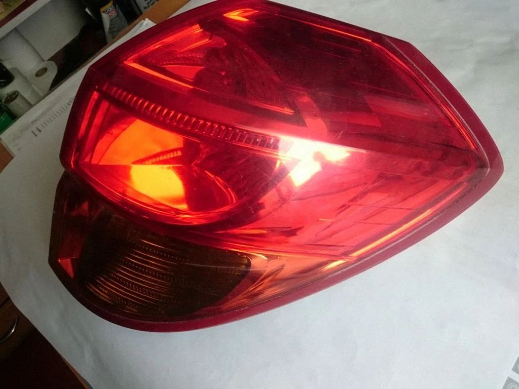 Aizmugurējais lukturis virsbūvē – Subaru Outback (2004-2006)
