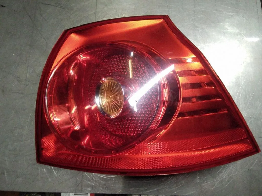 Lampa tylna w błotniku – Volkswagen Golf IV (1998-2005)