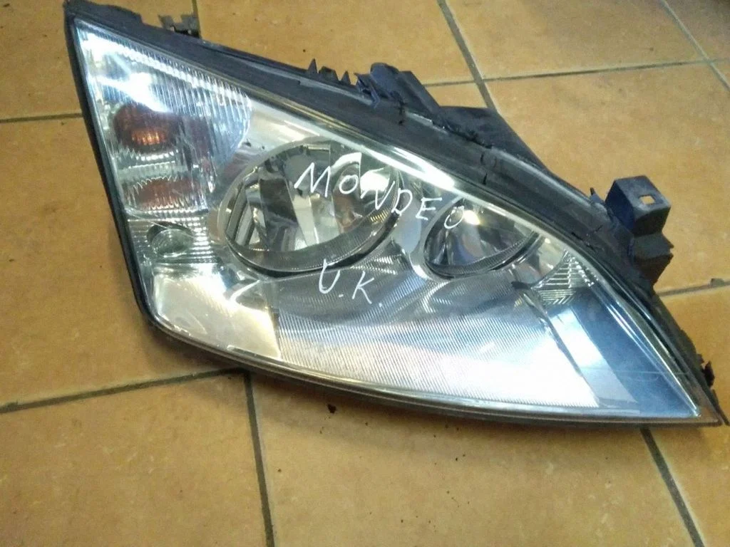 Priekšējais lukturis – Ford Mondeo Mk III (2000-2007)