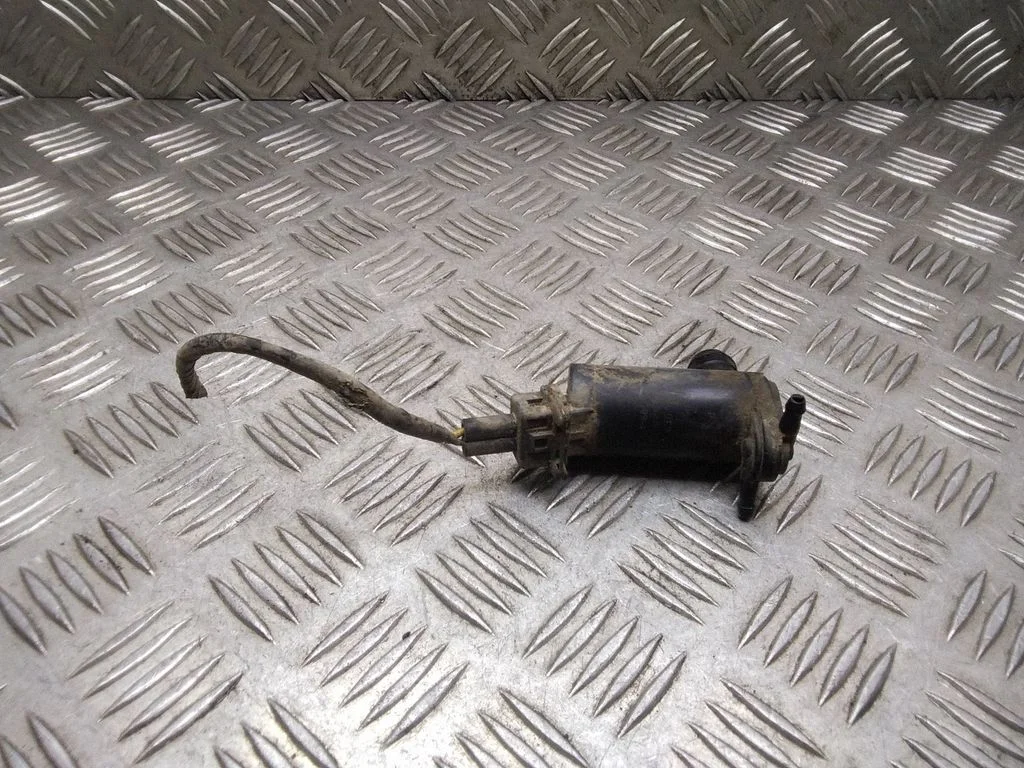 Windscreen/windshield washer pump – Ford Mondeo MK II (1996-2000)