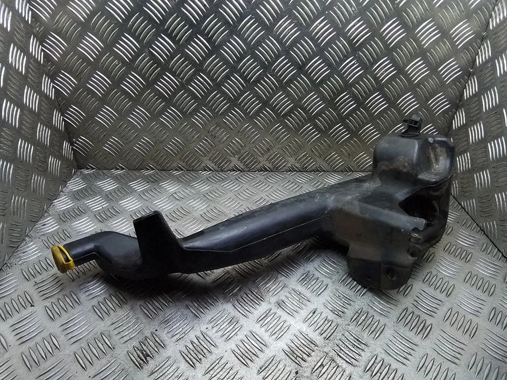 Logu mazgāšanas šķidruma tvertne – Opel Zafira B (2005-2014)