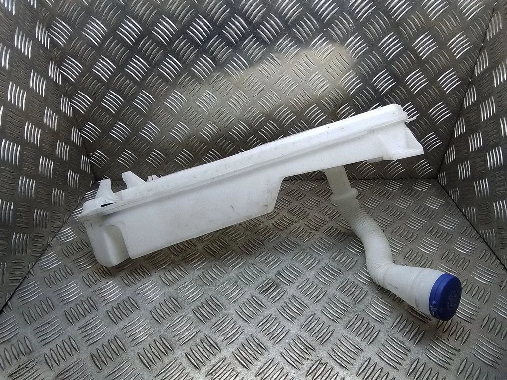 Windshield washer fluid reservoir/tank – Citroen Jumpy (2016-)