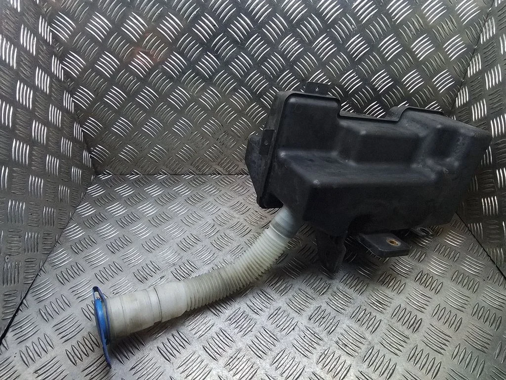 Windshield washer fluid reservoir/tank – Volkswagen Tiguan (2007-2016)