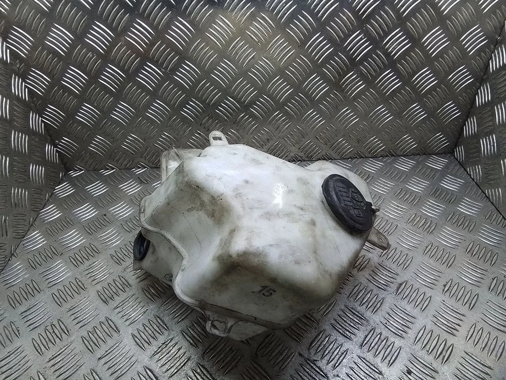 Windshield washer fluid reservoir/tank – Toyota Prius (XW20) (2003-2009)