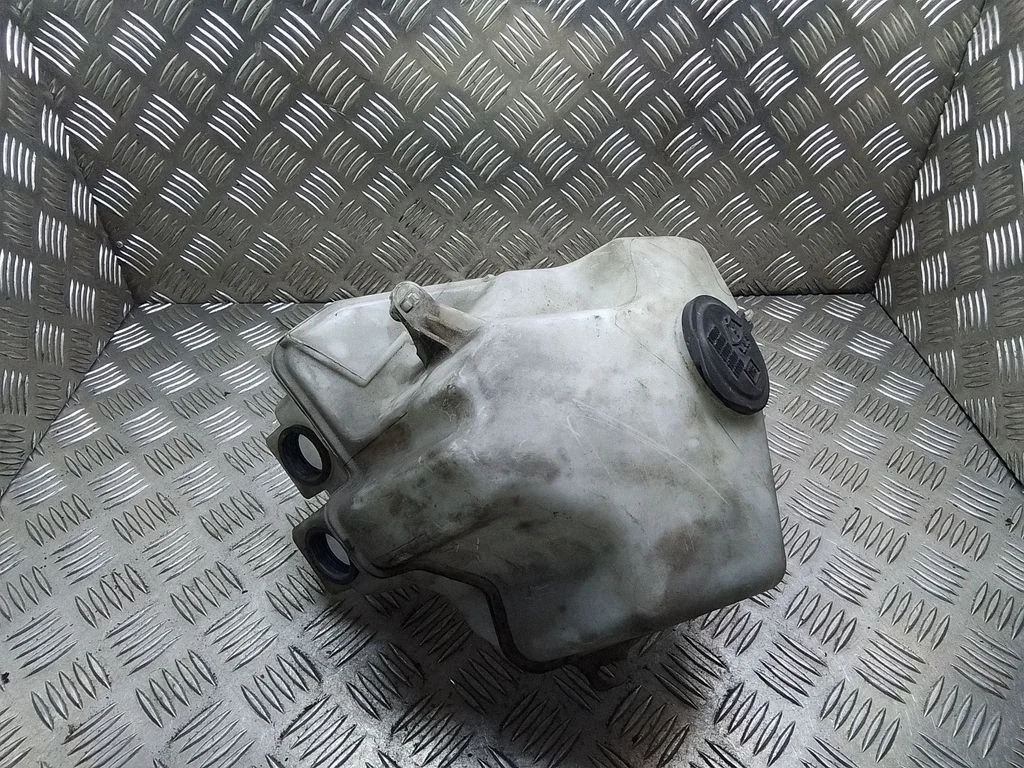 Windshield washer fluid reservoir/tank – Toyota Prius (XW20) (2003-2009)