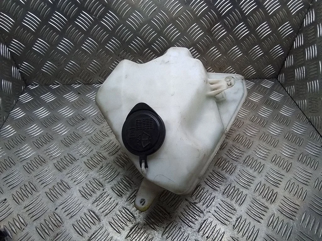 Windshield washer fluid reservoir/tank – Toyota Prius (XW20) (2003-2009)