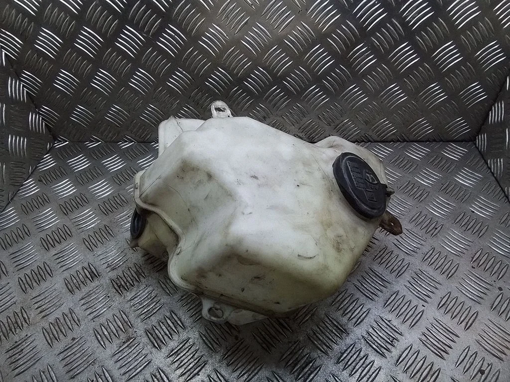 Windshield washer fluid reservoir/tank – Toyota Prius (XW20) (2003-2009)