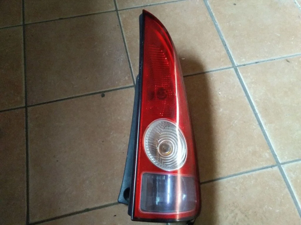 Lampa tylna w błotniku – Renault Espace - Grand espace IV (2004-2014)