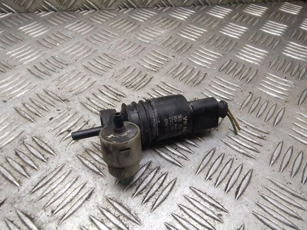 Klaasipesuvedeliku pump (klaaside) – Volkswagen Transporter - Caravelle T4 (1991-2003)